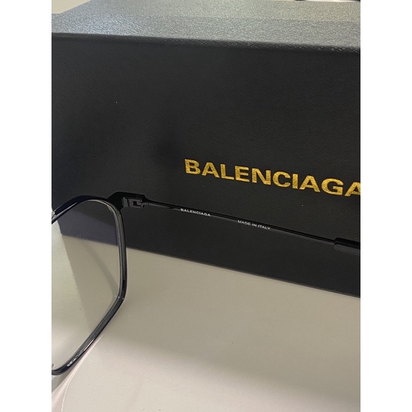 Kính Balenciaga bestquality khung thép, Mắt chống UV nhẹ tặng kèm COMBO 3 món khăn, nước, vít