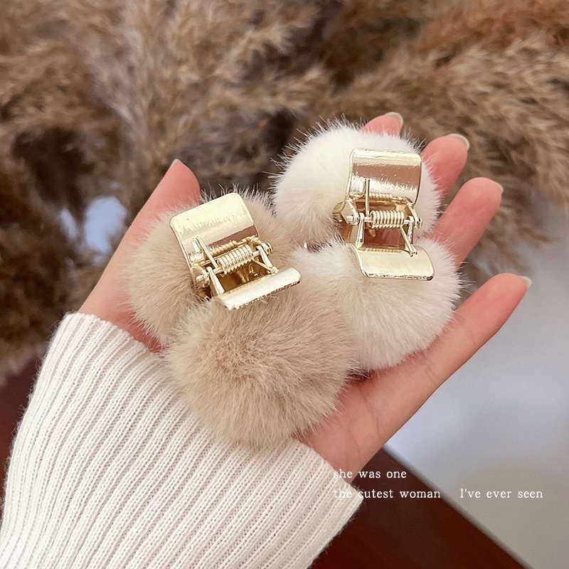 Kẹp tóc kim loại đính lông hàng cao cấp.