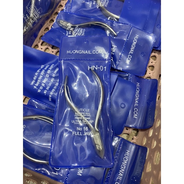 Kìm thép ko gỉ bền bén.