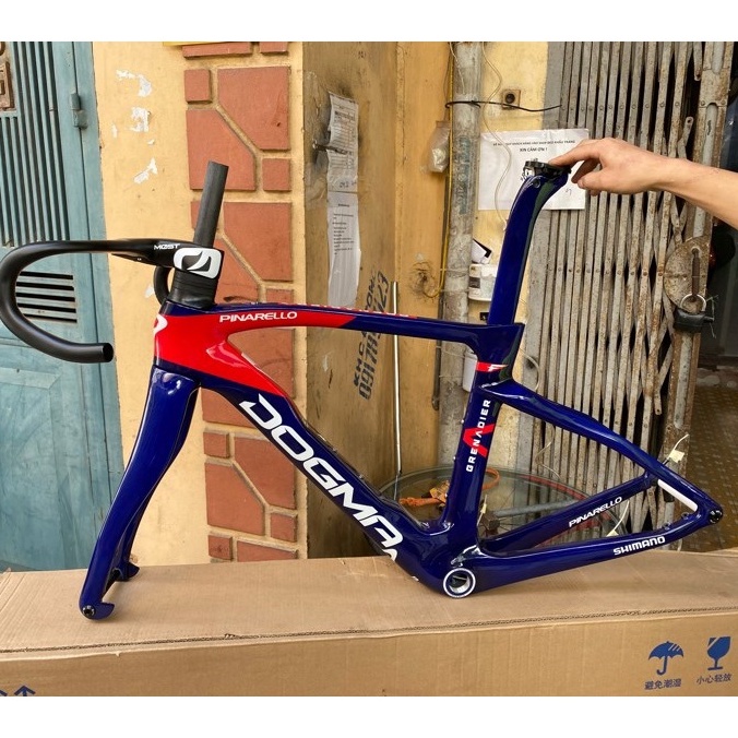 Khung sườn xe đạp đua carbon Pinarello F14 Xanh tím than vạch đỏ phanh má 2 ốc