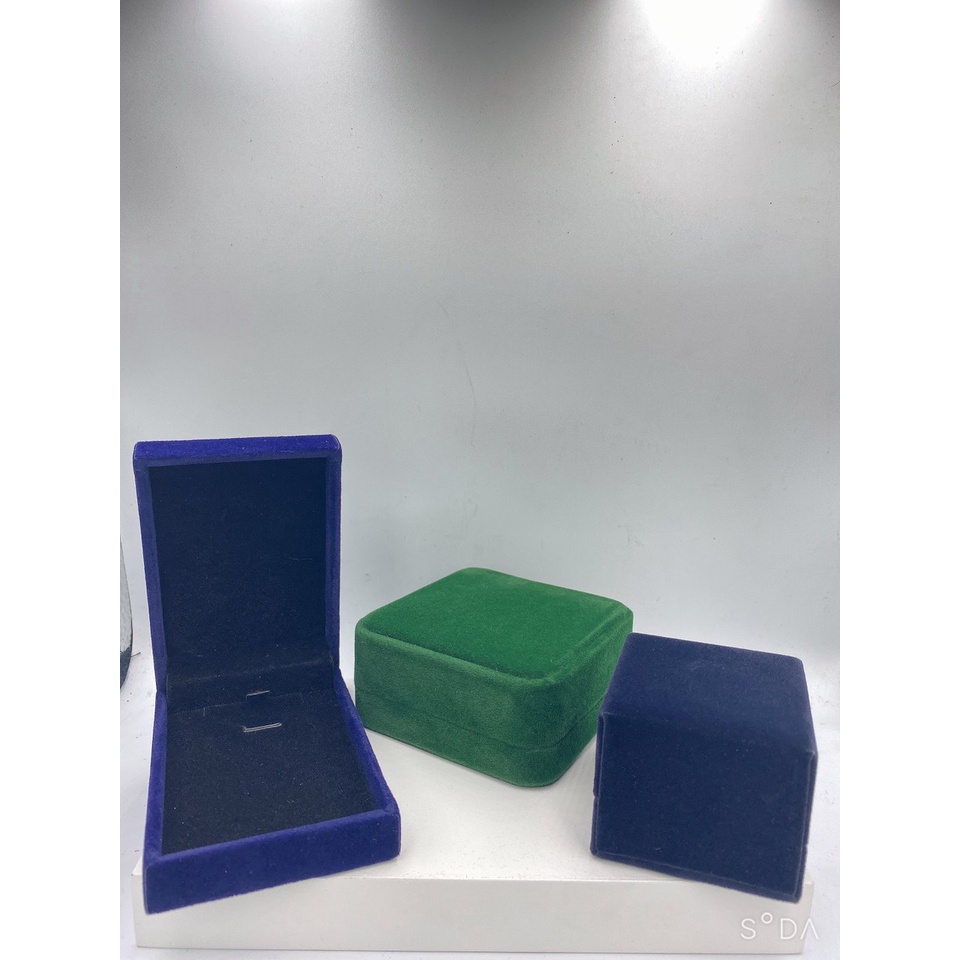 Hộp nhung đựng vòng tay, dây chuyền, nhẫn, bông tai cao cấp màu đen / xanh