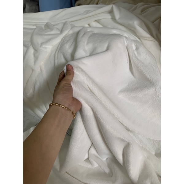 Vải lông trắng mịn chụp hình - trải tủ điện thoai
