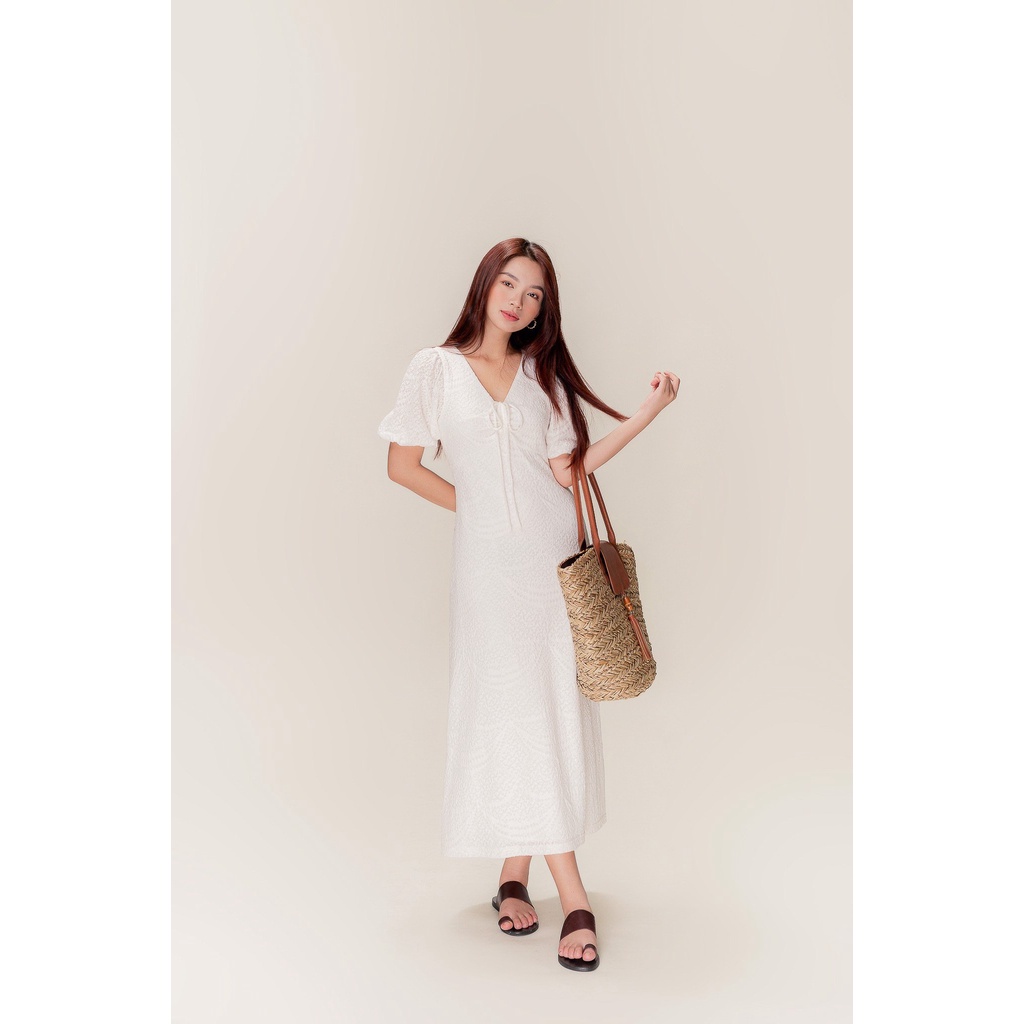 LIBÉ - Đầm dài qua gối tay phồng vải crochet màu trắng