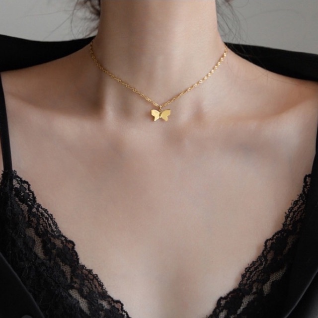 Choker titan dây xoắn mảnh phối mặt bươm bướm không gỉ