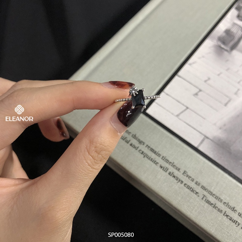 Nhẫn nữ hở bạc 925 Eleanor Accessories hình chữ nhật phối bông hoa đính đá màu đen sang trọng phụ kiện trang sức 5080