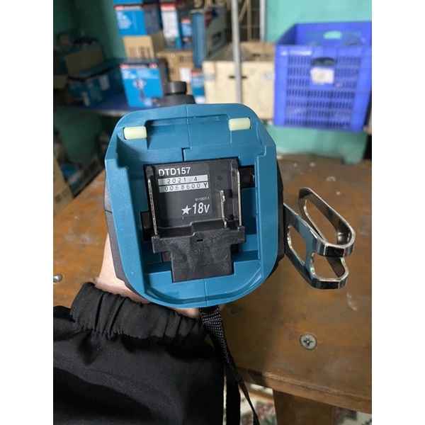 Máy Vặn Vít Dùng Pin 18V Makita DTD157 hàng bóc bộ mới 100%
