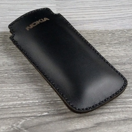 Bao Da Túi Rút Nokia 6700 / 6500c da bò nappa màu đen