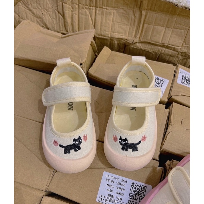 Giày Vải Canvas Mũi Tròn Thêu Họa Tiết Dễ Thương Thời Trang Cho Bé Gái Hàng QCCC