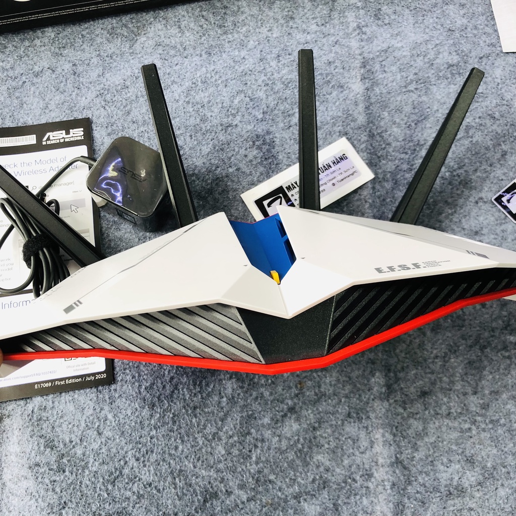 Bộ định tuyến WiFi 6 Asus RT-AX82U Gundam Edition