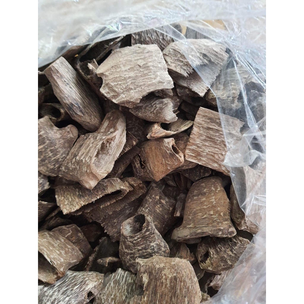 Trầm Miếng xông nhà. Hàng sạch thơm chuân , TẨY UẾ  MAY MẮN CỰC