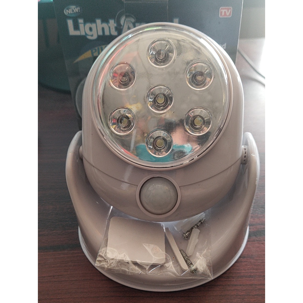 ĐÈN LED CẢM ỨNG HỒNG NGOẠI 7 BÓNG LIGHT ANGEL 360 ĐỘ- TẶNG KÈM 4 PIN AA