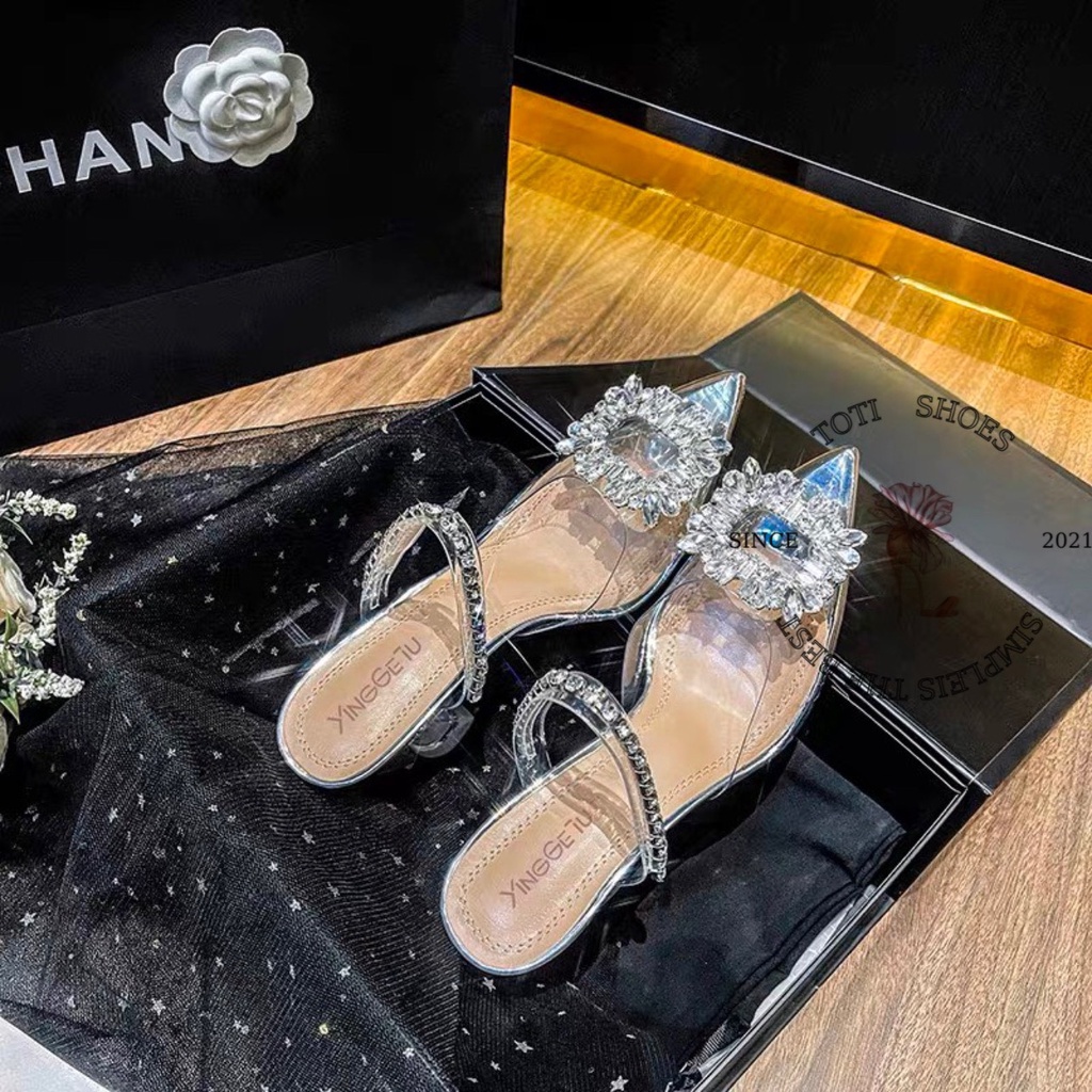 SỤC NỮ TOTIIE STORE - DÉP THỜI TRANG BÍT MŨI NHỌN TAG VUÔNG ĐÁ - DÉP CAO GÓT QUAI NGANG XOÀN D2301780