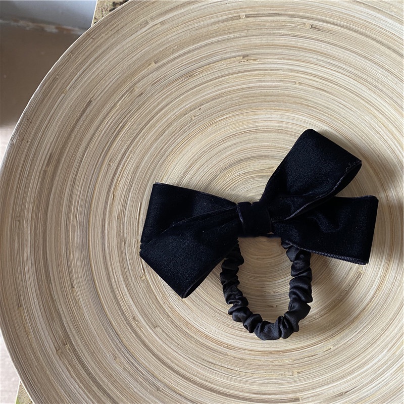 Dây Cột Tóc Nhung Đen Bản Lớn Hình Bướm Cho Nữ 2023