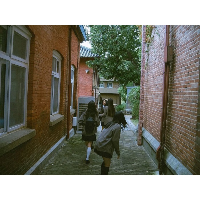 NEWJEANS - Single 1st Album OMG