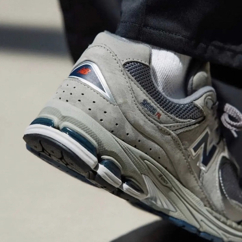 GIÀY NEW.BALANCE2002R GREY NAVY LAI AU DA LỘN SC