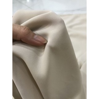 Vải lụa hàn màu kem dày vừa mềm rũ đẹp sang giá khúc 1m1_