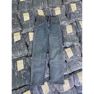 Quần jeans ống đứng