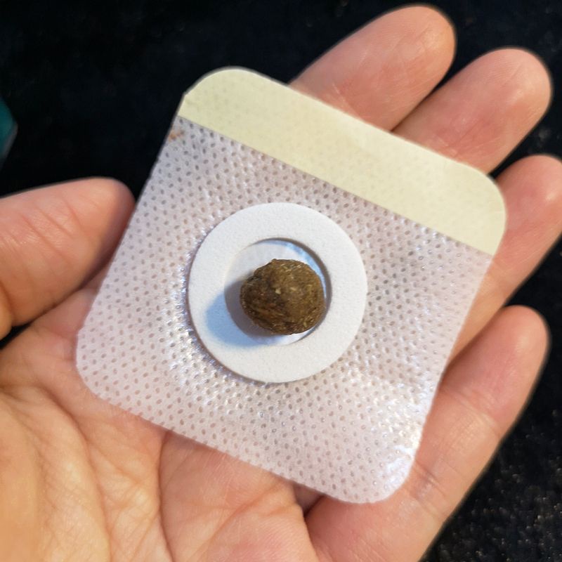 Hộp 30 miếng dán rốn ngải cứu .Hỗ trợ thải độc ngủ ngon, giảm cân, đẹp da