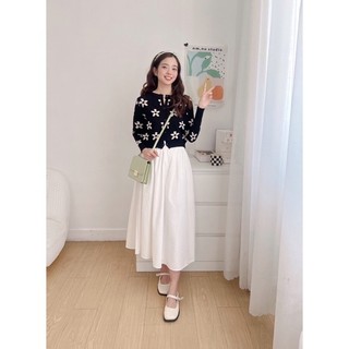 AKN029-Áo khoác len đen hoa