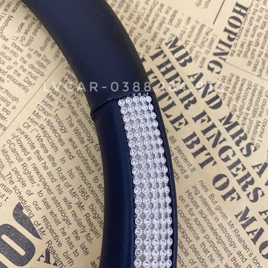 Bọc vô lăng 1/2 đá gắn thiên nga, vương miện cao cấp phù hợp với các dòng xe hơi có đường kính 37,38cm
