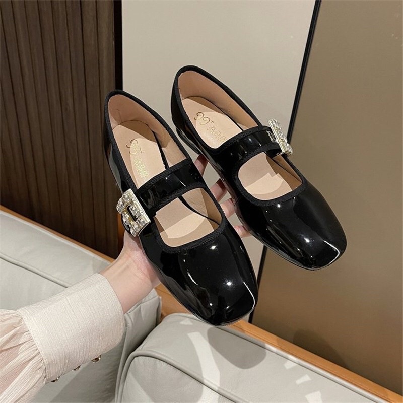 Giày bệt quai ngang khía đá mũi vuông da bóng êm chân