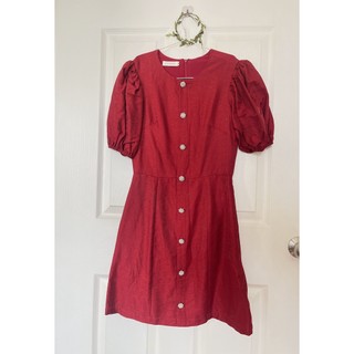 Đầm đỏ khuy ngọc của ClothesBar