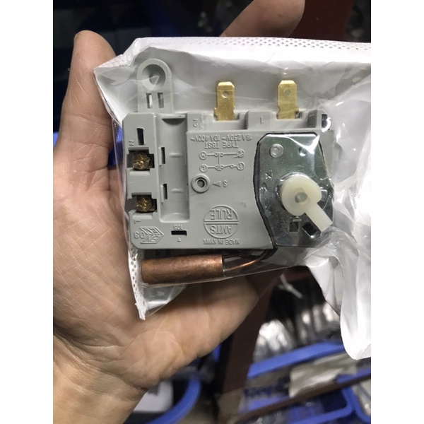 Role Ariston đời mới màu xám. Role bình nóng lạnh.