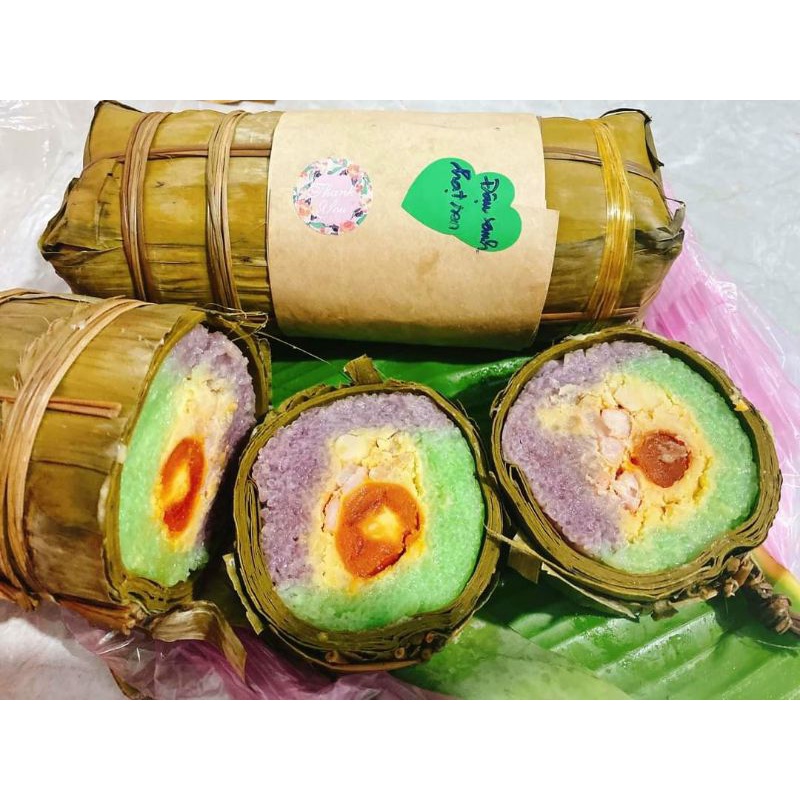 Bánh tet Bến Tre thit mo trứng muối