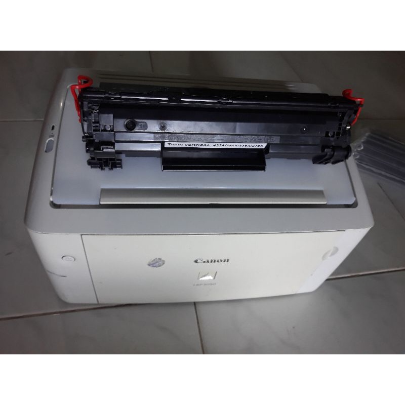 Máy in đen trắng Canon 3050 cũ hộp mực mới, đang hoạt động tốt