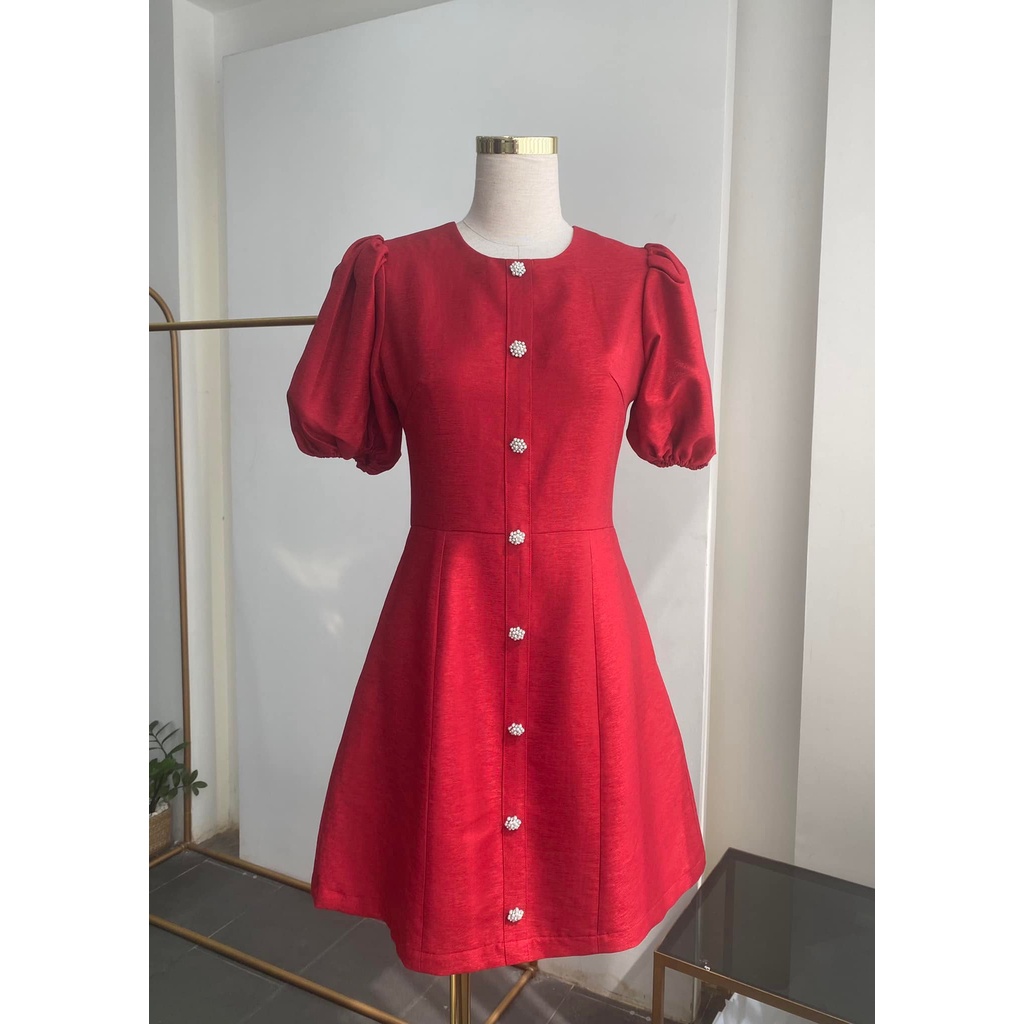 Đầm đỏ khuy ngọc của ClothesBar