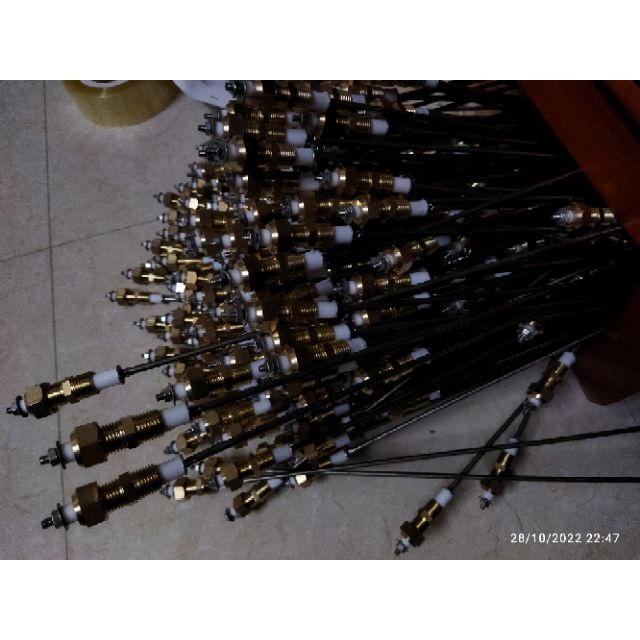 Que điện cực cho phao nước