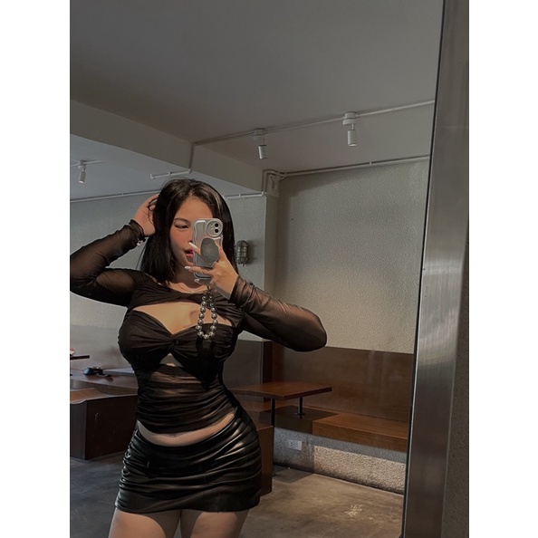 ELE Studios - Áo Croptop tay dài đan chéo ngực sexy cá tính co dãn Circus Top | BigBuy360 - bigbuy360.vn