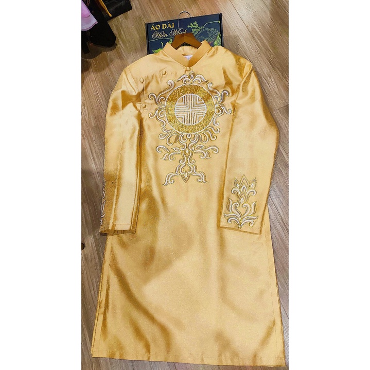 Áo dài nam cách tân 2023 màu vàng sang trọng, nam tính