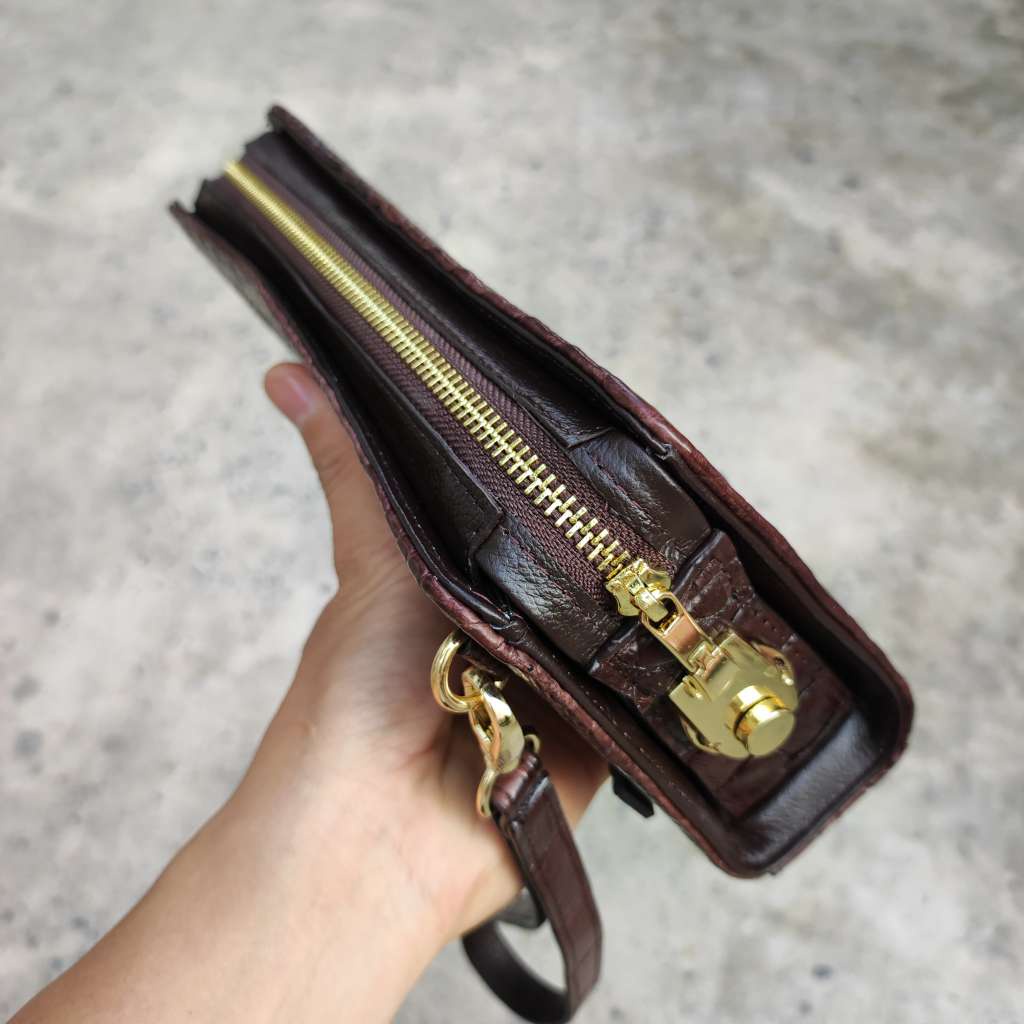 Cầm tay có khóa số. Da bắp cá sấu siêu lớn!