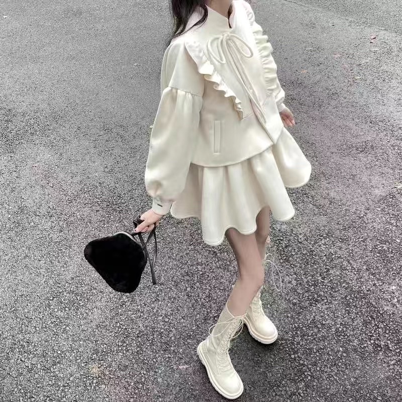 Bộ áo babydoll và chân váy xếp li dáng xoè