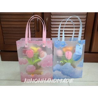 Chậu hoa tulip len trang trí