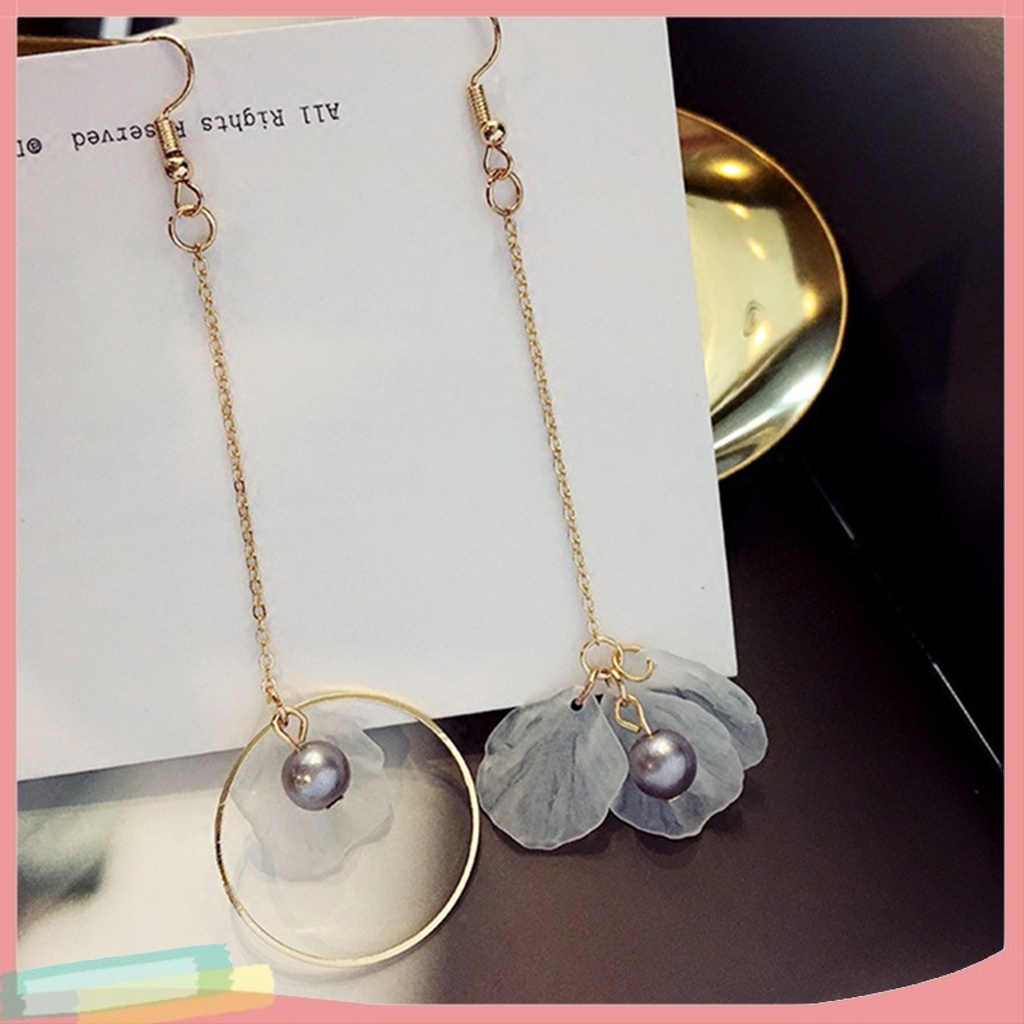 Bông tai dáng dài không đối xứng phối cách hoa duyên dáng cho nữ