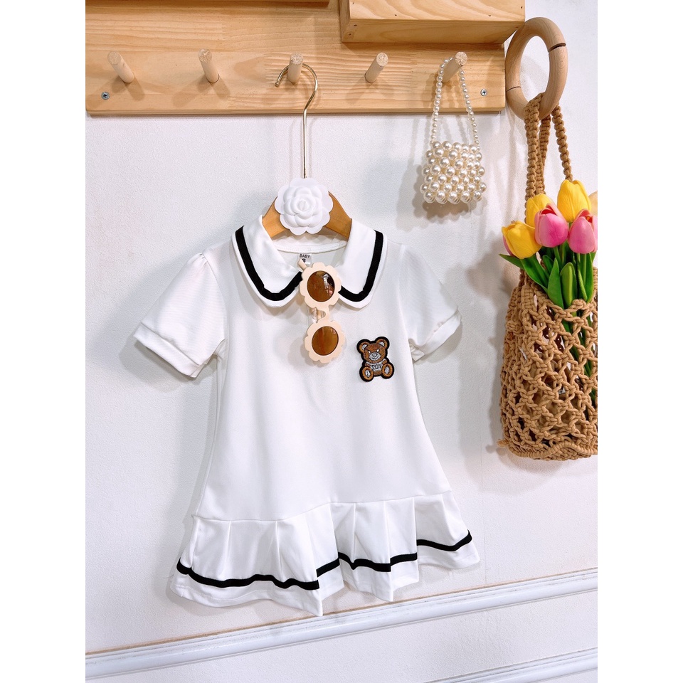 Váy bé gái polo cổ bẻ chân váy đuôi cá xếp ly thêu gấu 2 mầu trắng và hồng 10-26kg XHN1138