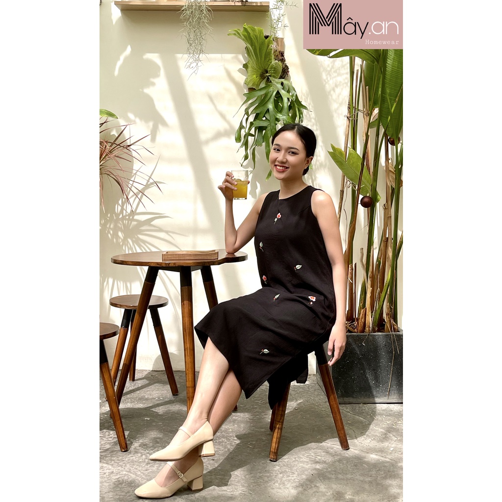 Đồ mặc nhà Mây Đầm sát nách họa tiết hoa rơi thêu tay linen