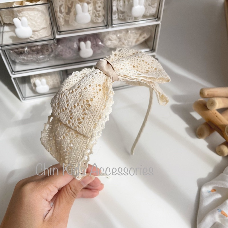 Bờm ren buộc nơ cho bé màu trắng kem cho bé