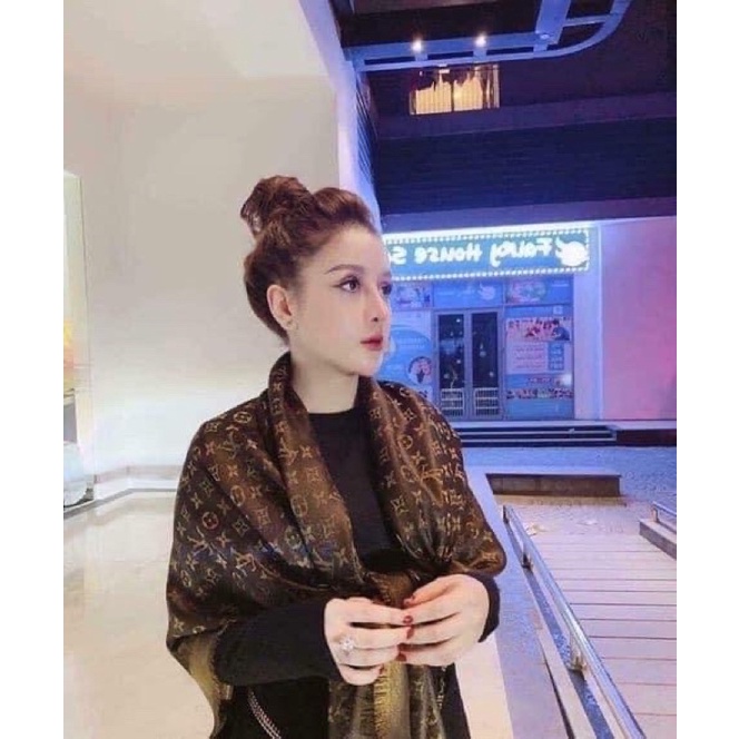 SALE khăn choàng cổ LV Nâu tây ánh kim , khăn quàng cổ kích thước 140x140cm  k kèm box