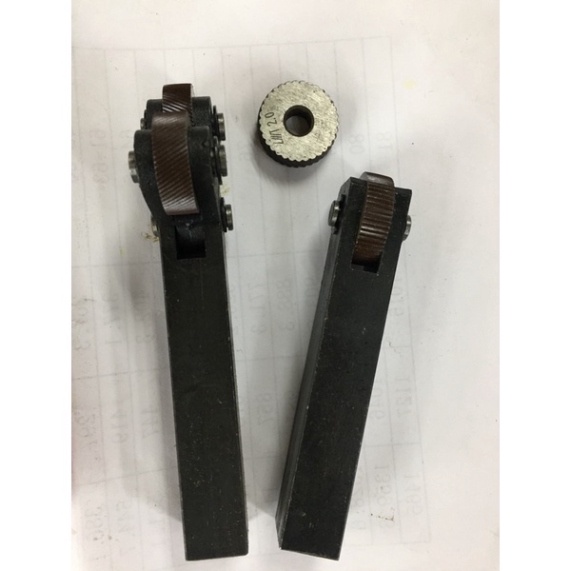 Cán lăn nhám chéo , tạo nhám caro, cán thân 20x20mm