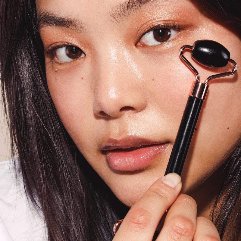 Cây đá lăn thon gọn mặt Zoe Ayla The Jade Facial Roller Mount Lai Zoe Ayla