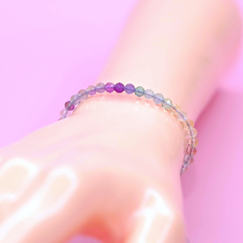 Vòng tay phong thuỷ Fluorite đa sắc UPCARA