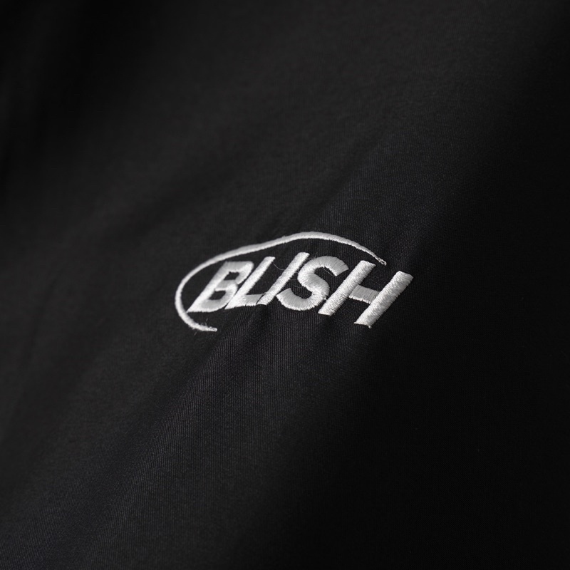 Áo khoác dù BLISH đen - phối xám trắng.