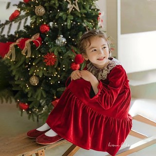 váy nhung đỏ cổ ren trắng
