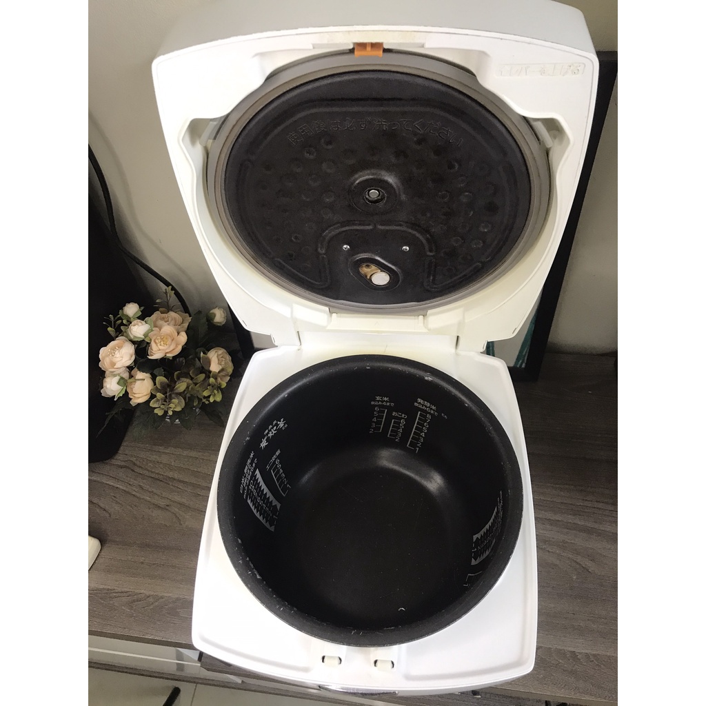 NỒI CƠM cao tần Nhật Mitsubishi 1.8l NJ-KSE186 trắng bắt mắt - ngoại hình mới trên 90%