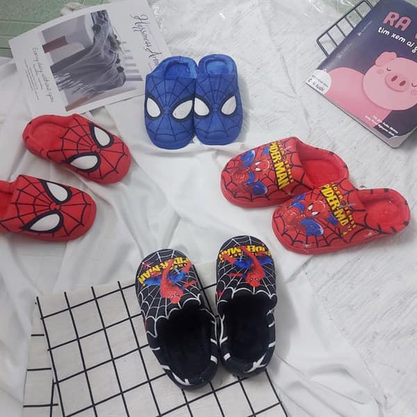Dép bông lót lông đi trong nhà họa tiết siêu nhân nhện siêu ấm cho bé