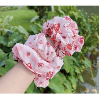 Dây cột tóc vải scrunchies hình gấu hồng dâu lotso
