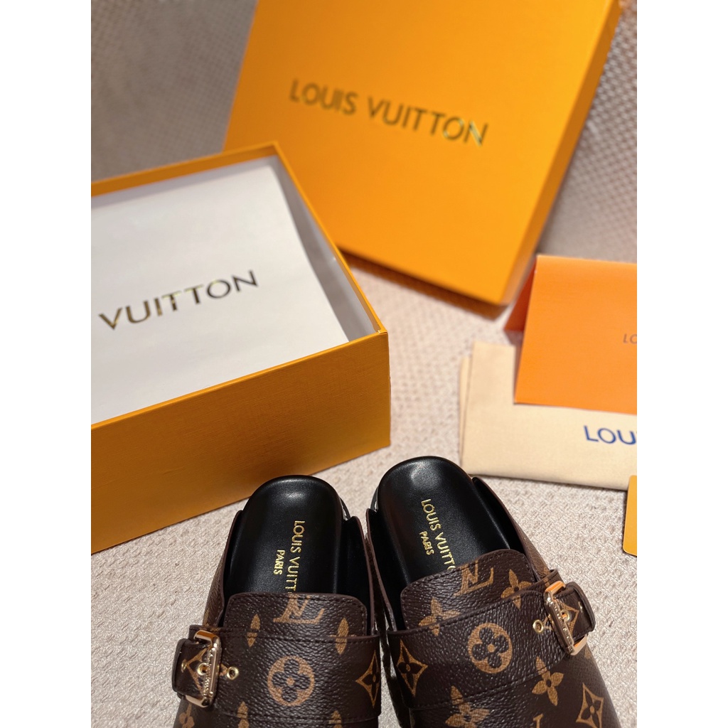 Xăng đan đế bằng thiết kế dễ mang, tôn dáng của Louis Vuitton LV